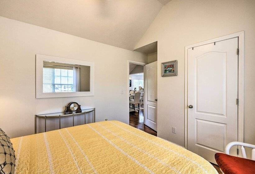 Beautiful Hampton Home W/ Gazebo & Backyard!