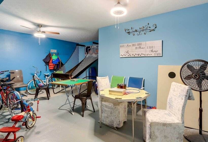 Beautiful Hampton Home W/ Gazebo & Backyard!