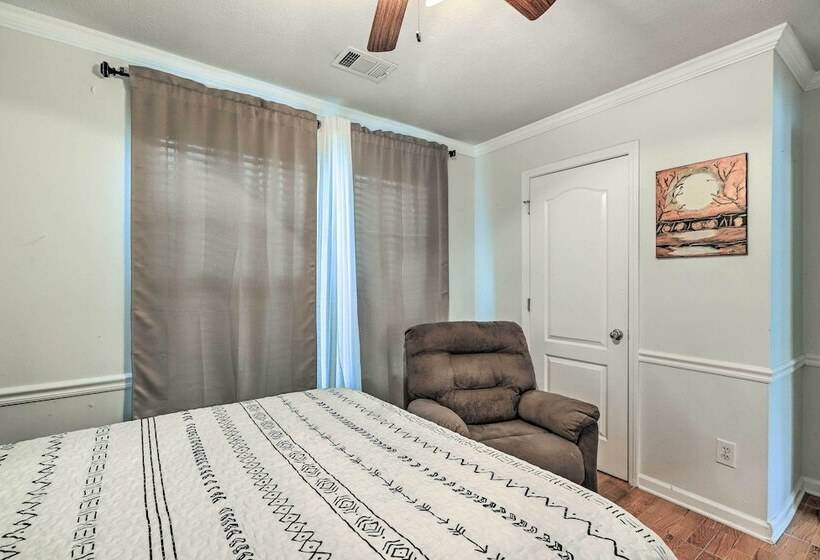 Beautiful Hampton Home W/ Gazebo & Backyard!