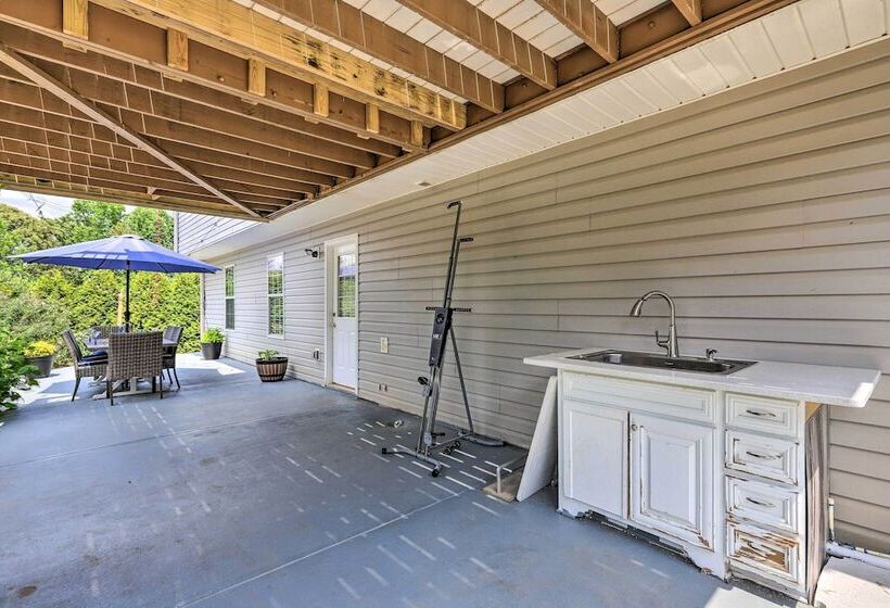 Beautiful Hampton Home W/ Gazebo & Backyard!