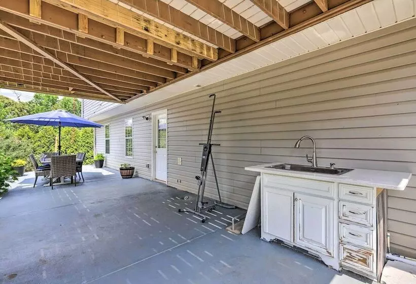 Beautiful Hampton Home W/ Gazebo & Backyard!