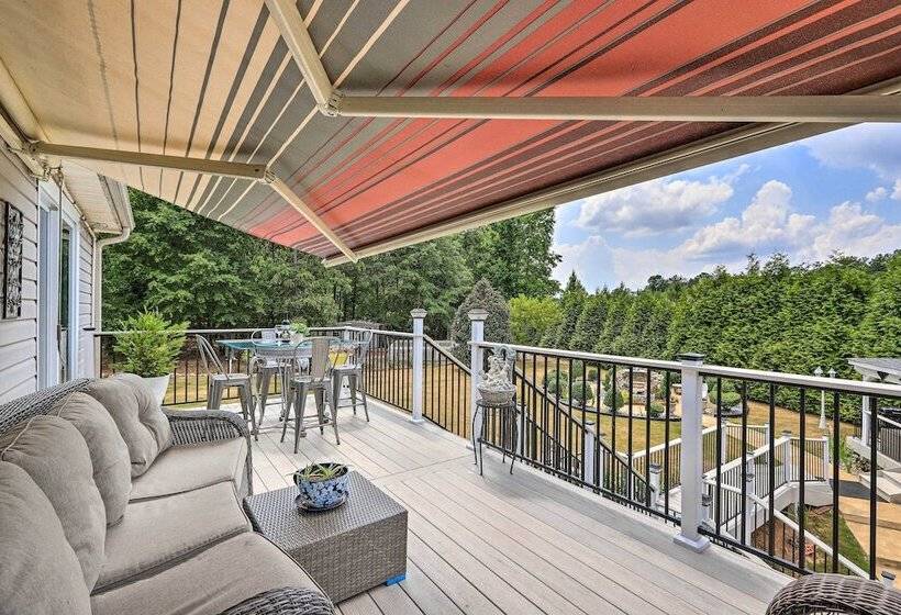 Beautiful Hampton Home W/ Gazebo & Backyard!