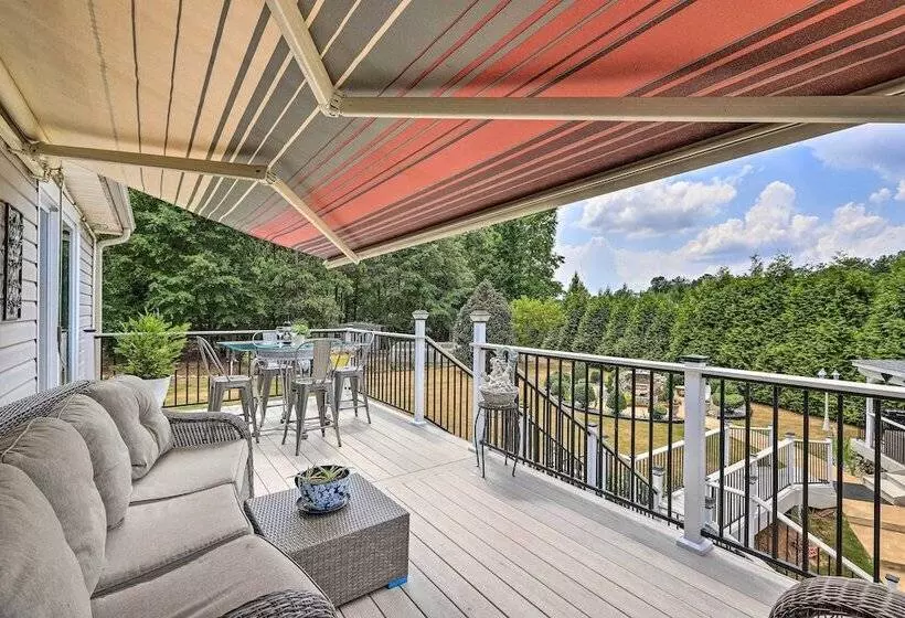 Beautiful Hampton Home W/ Gazebo & Backyard!