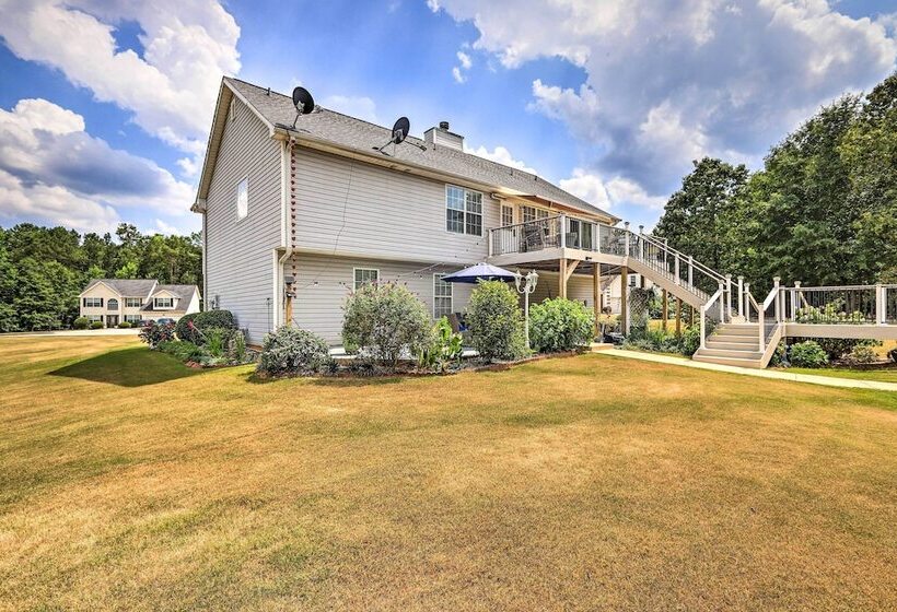 Beautiful Hampton Home W/ Gazebo & Backyard!