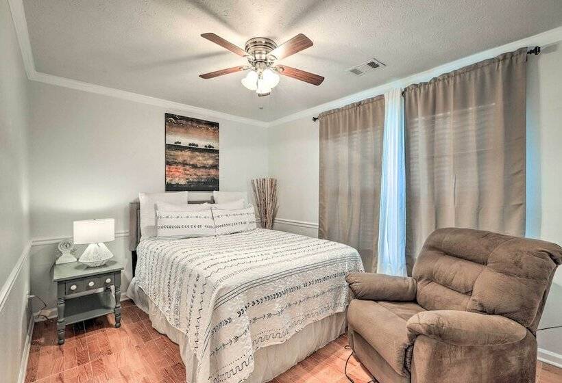 Beautiful Hampton Home W/ Gazebo & Backyard!