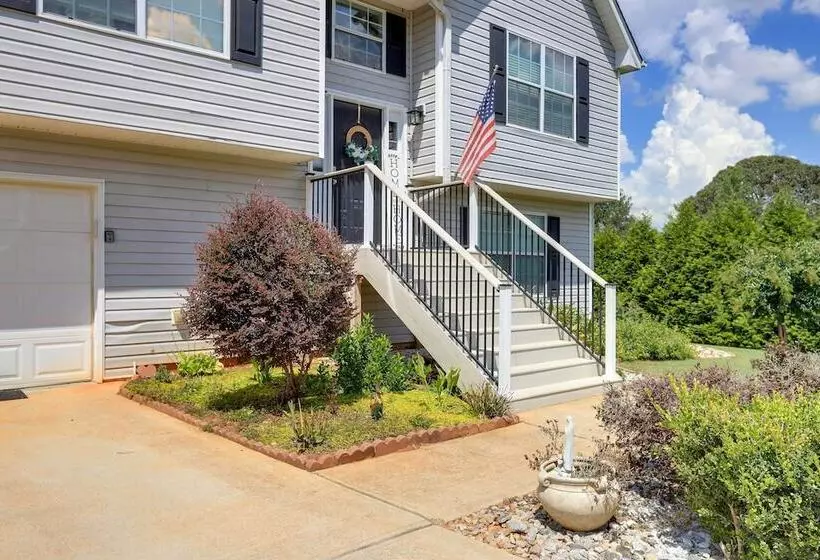 Beautiful Hampton Home W/ Gazebo & Backyard!