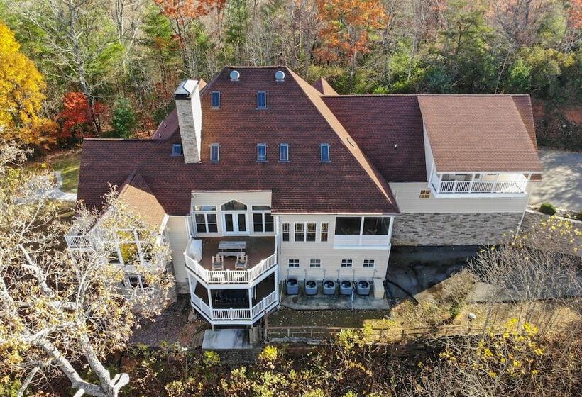 Blairsville Mansion W/ Hot Tub, Casino + Games!