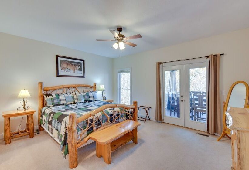 Blairsville Mansion W/ Hot Tub, Casino + Games!