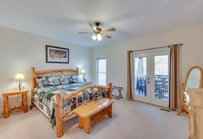 Blairsville Mansion W/ Hot Tub, Casino + Games!