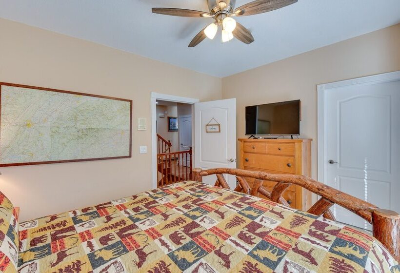 Blairsville Mansion W/ Hot Tub, Casino + Games!