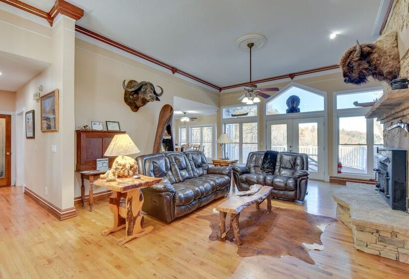 Blairsville Mansion W/ Hot Tub, Casino + Games!