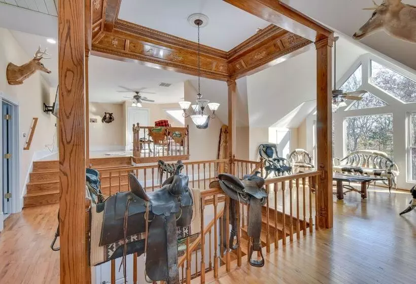 Blairsville Mansion W/ Hot Tub, Casino + Games!