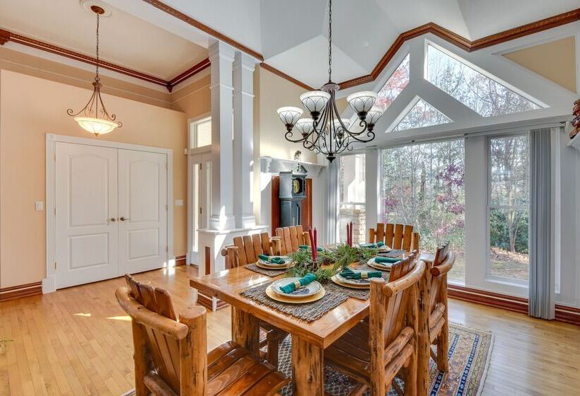 Blairsville Mansion W/ Hot Tub, Casino + Games!