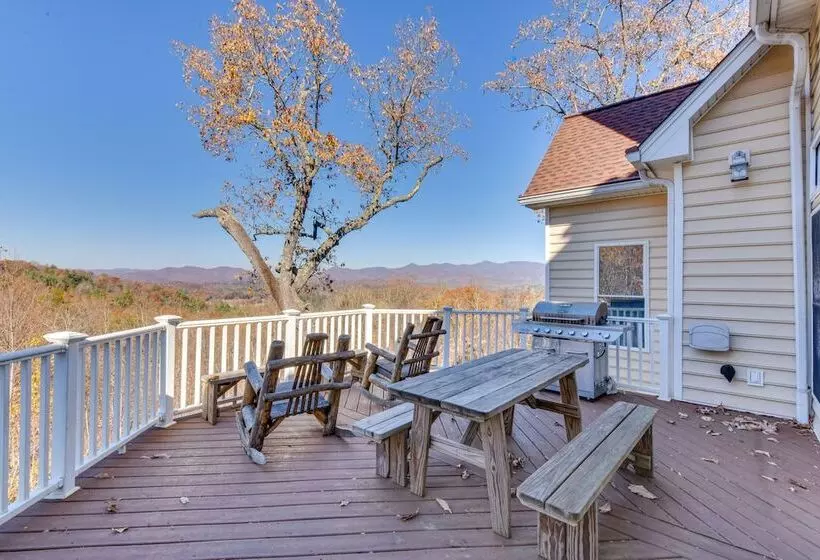 Blairsville Mansion W/ Hot Tub, Casino + Games!