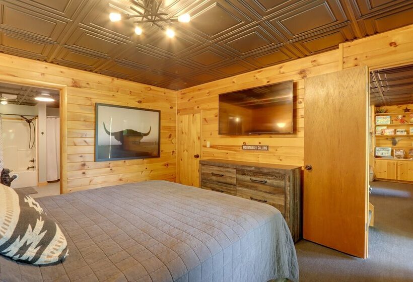 Blue Ridge Cabin W/ Hot Tub & Private Lake!