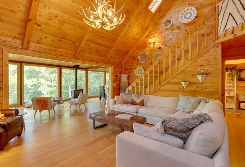 Blue Ridge Cabin W/ Hot Tub & Private Lake!