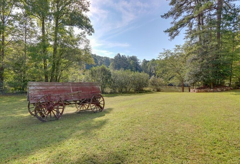 Blue Ridge Cabin W/ Hot Tub & Private Lake!