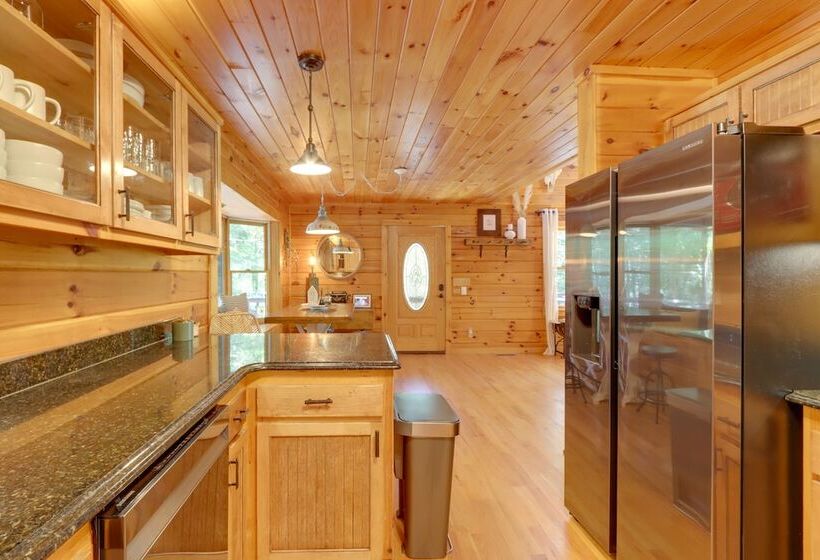 Blue Ridge Cabin W/ Hot Tub & Private Lake!