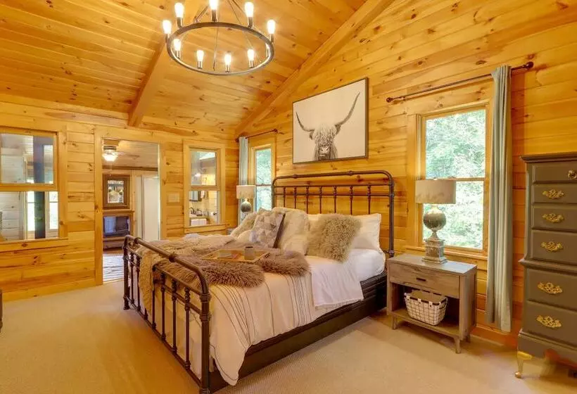 Blue Ridge Cabin W/ Hot Tub & Private Lake!