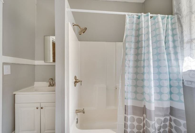 Bright Macon Home W/ Wraparound Deck!