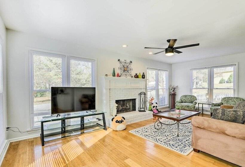 Bright Sugar Hills Home ~ 5 Mi To Lake Lanier