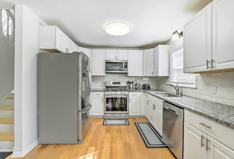 Bright Sugar Hills Home ~ 5 Mi To Lake Lanier