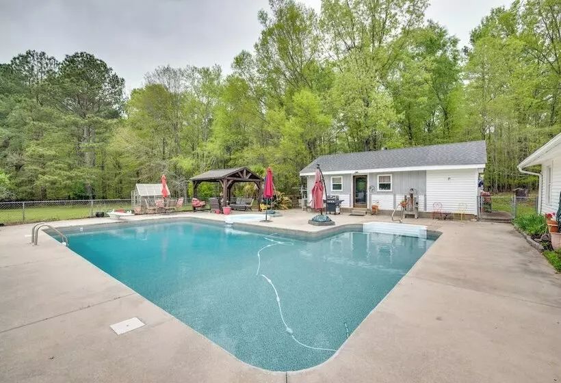 Buckhead Cabin W/ Fireplaces & Private Pool!