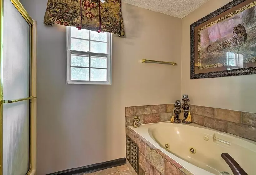 Buckhead Cabin W/ Fireplaces & Private Pool!