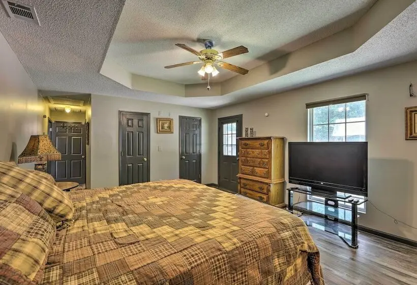 Buckhead Cabin W/ Fireplaces & Private Pool!
