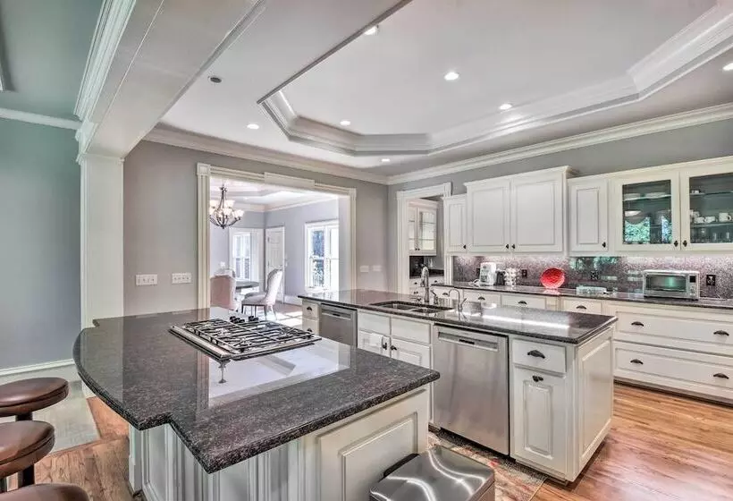 Buford Mansion W/ Pool ~ 14 Mi To Lake Lanier