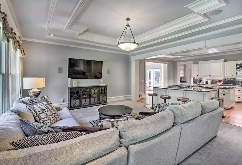 Buford Mansion W/ Pool ~ 14 Mi To Lake Lanier