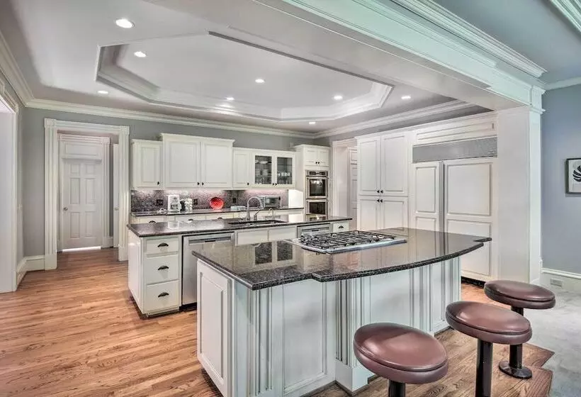 Buford Mansion W/ Pool ~ 14 Mi To Lake Lanier