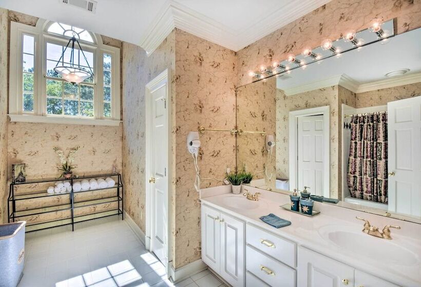 Buford Mansion W/ Pool ~ 14 Mi To Lake Lanier