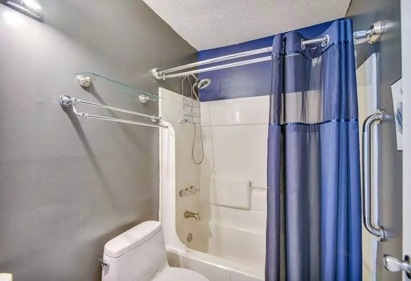 Centrally Located Hampton Home: 6 Mi To Downtown!