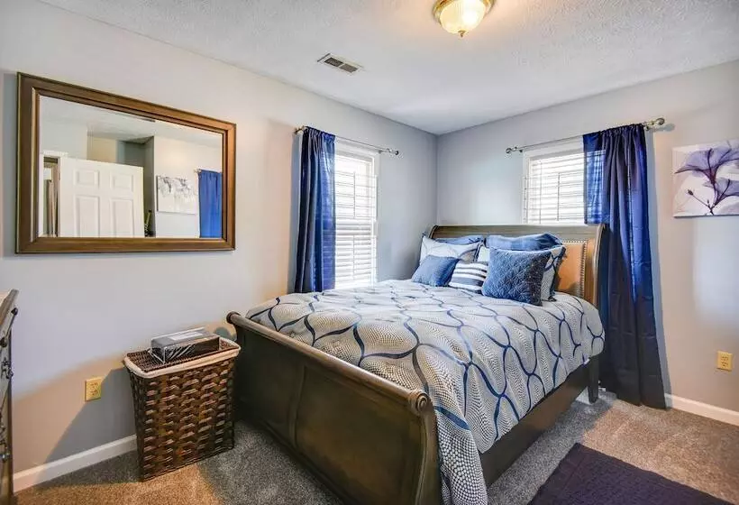 Centrally Located Hampton Home: 6 Mi To Downtown!