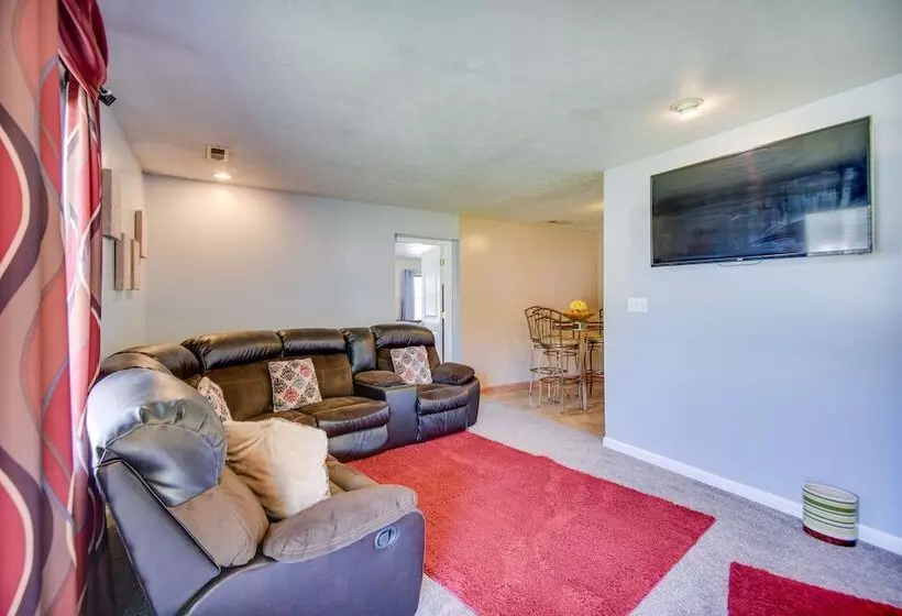 Centrally Located Hampton Home: 6 Mi To Downtown!