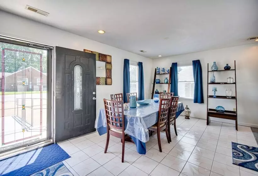 Centrally Located Hampton Home: 6 Mi To Downtown!