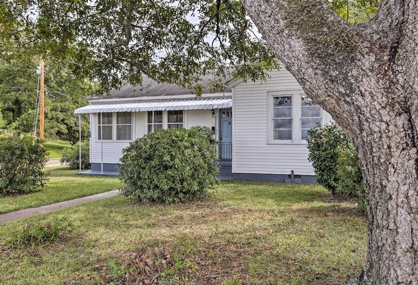 Charming Cottage W/ Mississippi River Views!