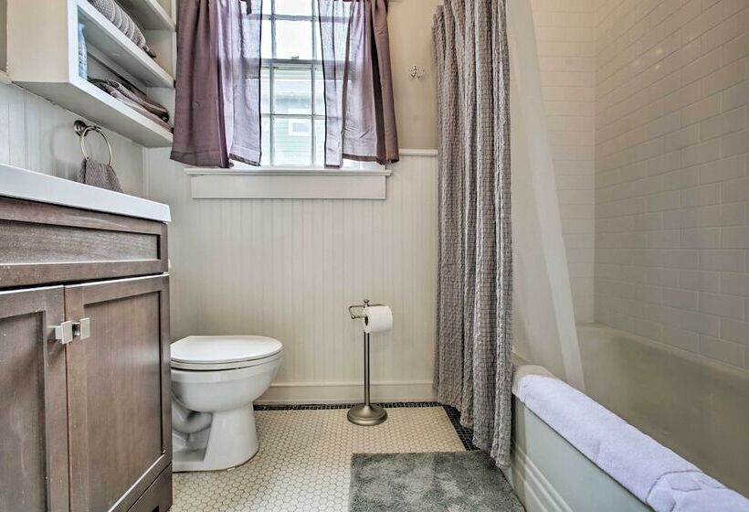 Charming Cottage W/ Mississippi River Views!