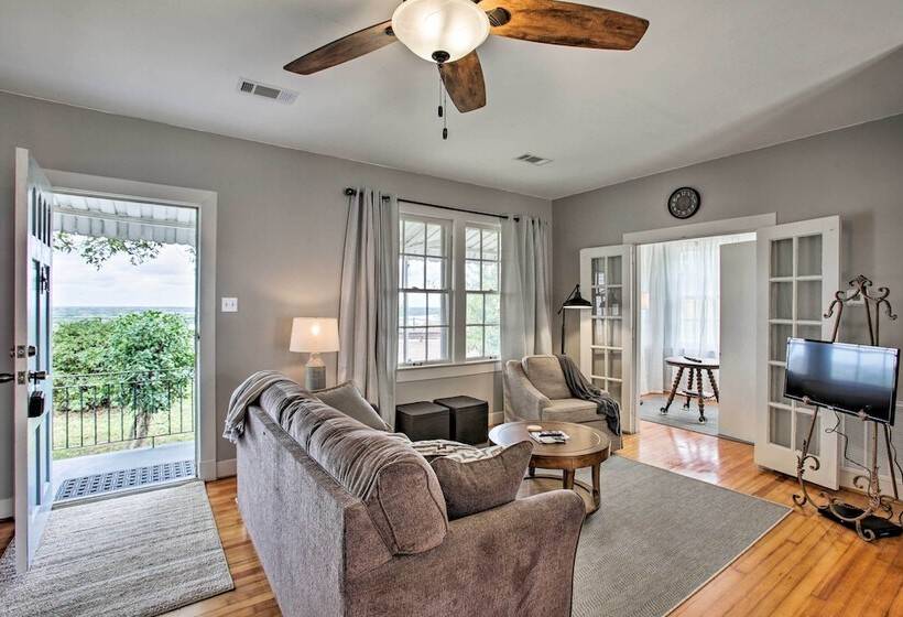 Charming Cottage W/ Mississippi River Views!