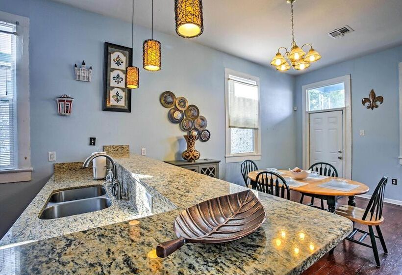5 Mi To Bourbon Street: Central Nola Home