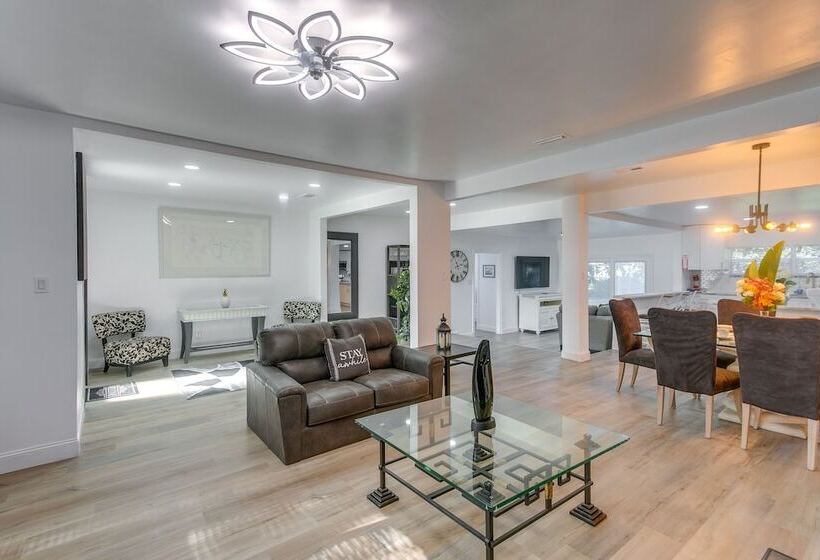 Charming Valdosta Home W/ Deck & Outdoor Dining!