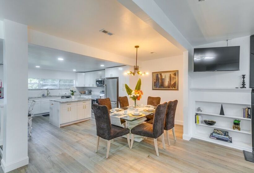 Charming Valdosta Home W/ Deck & Outdoor Dining!