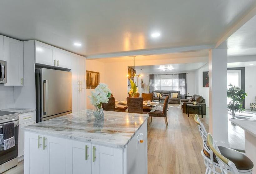 Charming Valdosta Home W/ Deck & Outdoor Dining!