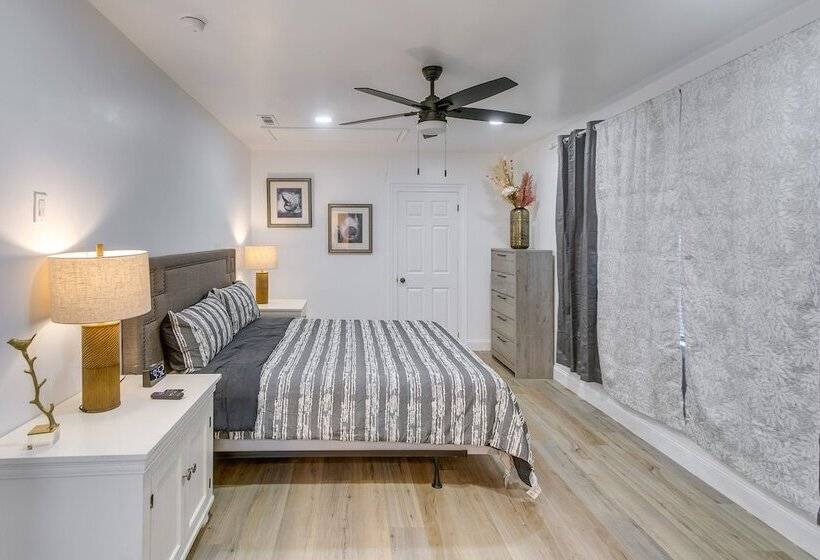 Charming Valdosta Home W/ Deck & Outdoor Dining!