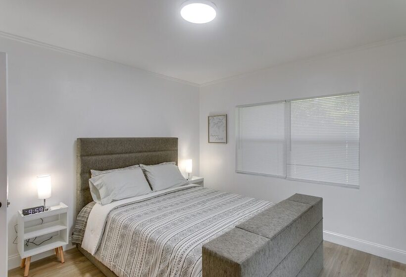 Charming Valdosta Home W/ Deck & Outdoor Dining!