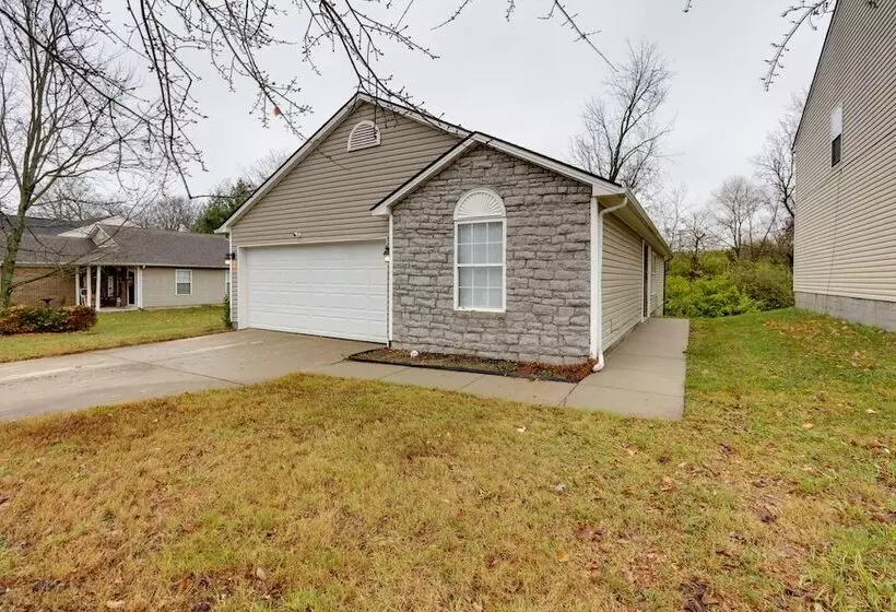 Chic Lexington Home W/ Deck ~ 5 Mi To Downtown!