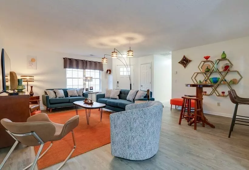 Chic Lexington Home W/ Deck ~ 5 Mi To Downtown!