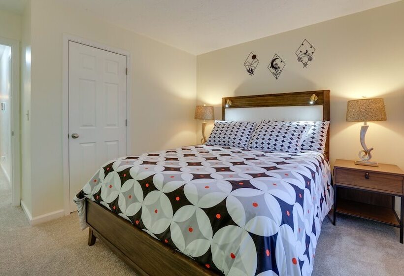 Chic Lexington Home W/ Deck ~ 5 Mi To Downtown!