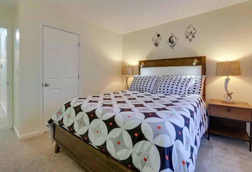 Chic Lexington Home W/ Deck ~ 5 Mi To Downtown!